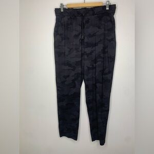 LULULEMON WOMENS BLACK CAMO ACTIVE PANTS SIZE 10